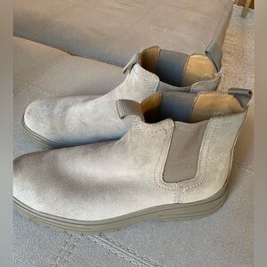 Crown Vintage Men's Chukka Boots in Light Taupe Suede